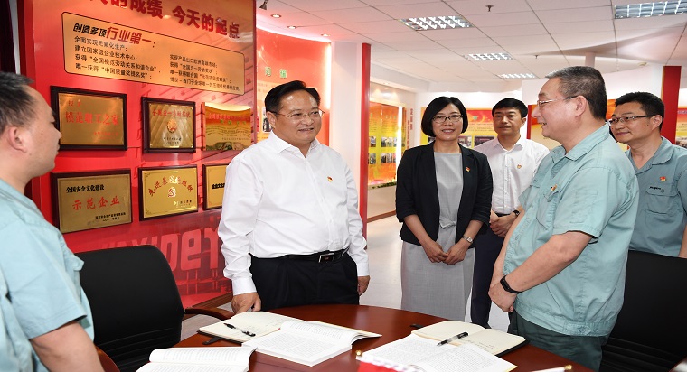 市委書(shū)記張兵蒞臨加西貝拉慰問(wèn)省黨代表錢(qián)辛慰